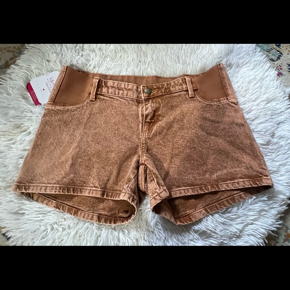 Brand new maternity shorts.